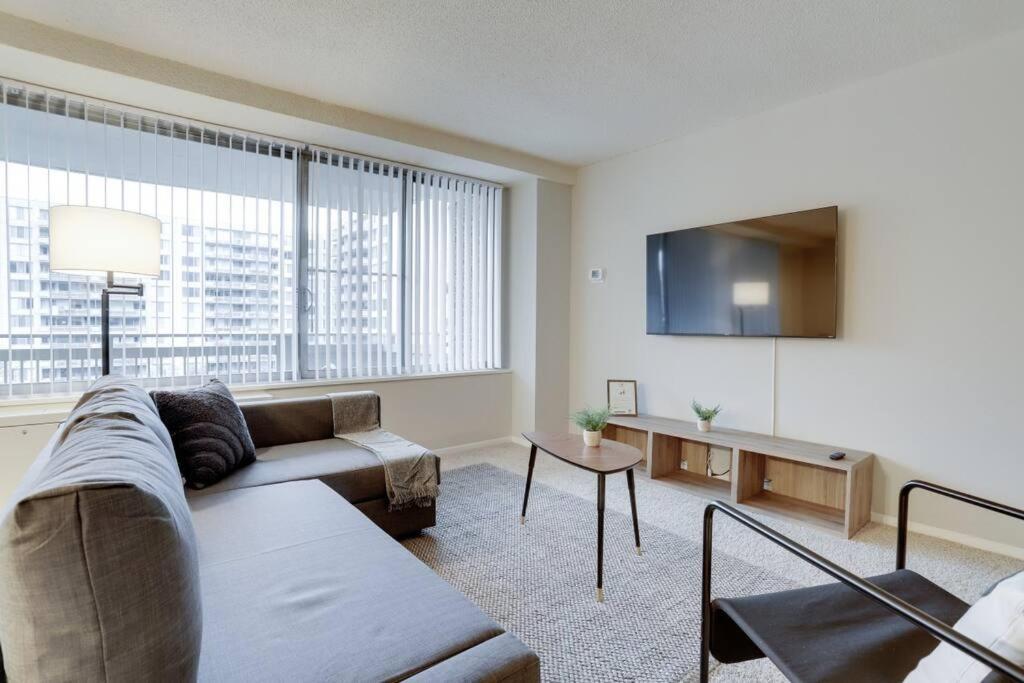 Elegant Apartment W Views At Crystal City Arlington Kültér fotó